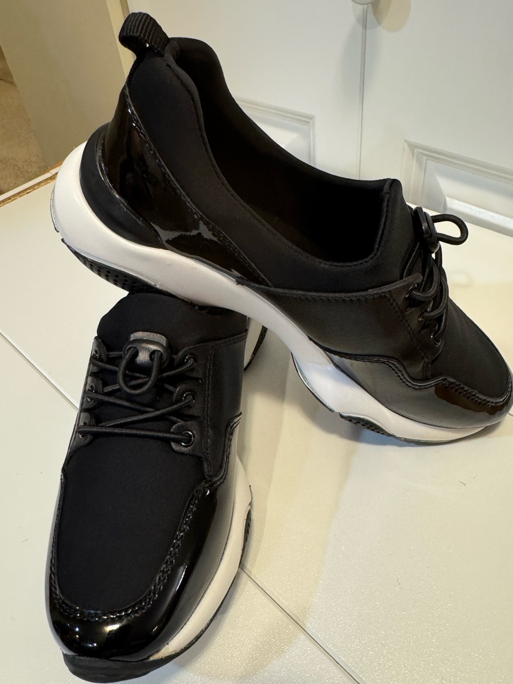 PabDer Donna Black Toggle Platform Wedge Sneakers - Picture 2 of 6